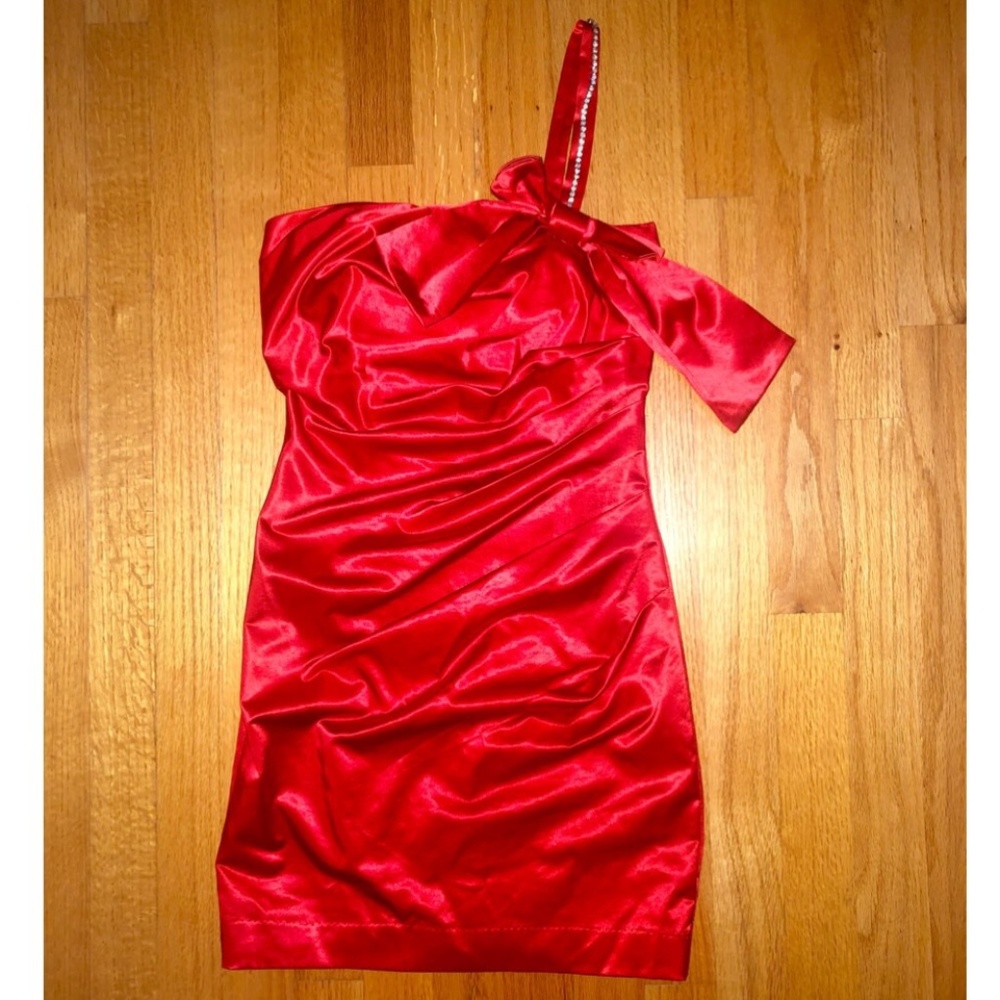 Momoco Red Satin One Shoulder Strap Formal Dress